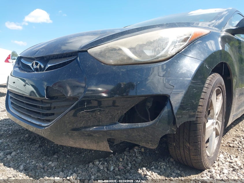 2013 HYUNDAI ELANTRA auction photo 6