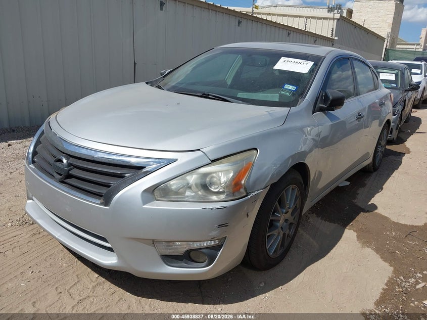 2013 Nissan Altima, Normal Wear & Tear, IAAI, VIN 1N4BL3AP9DC107748 — photo 2