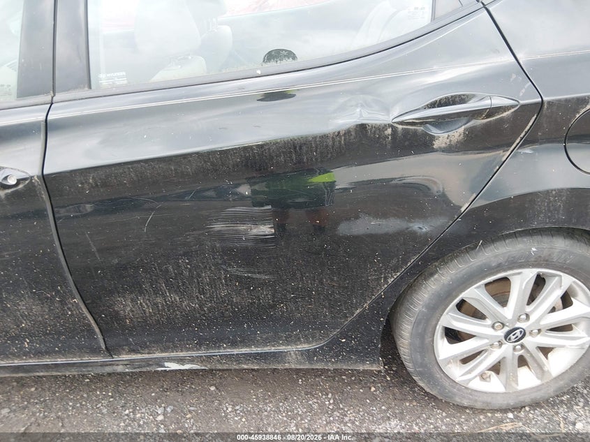 2015 HYUNDAI ELANTRA auction photo 6
