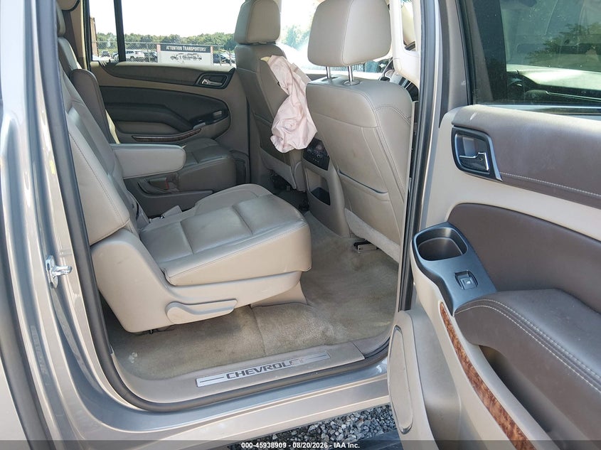CHEVROLET SUBURBAN - zdjęcie 8