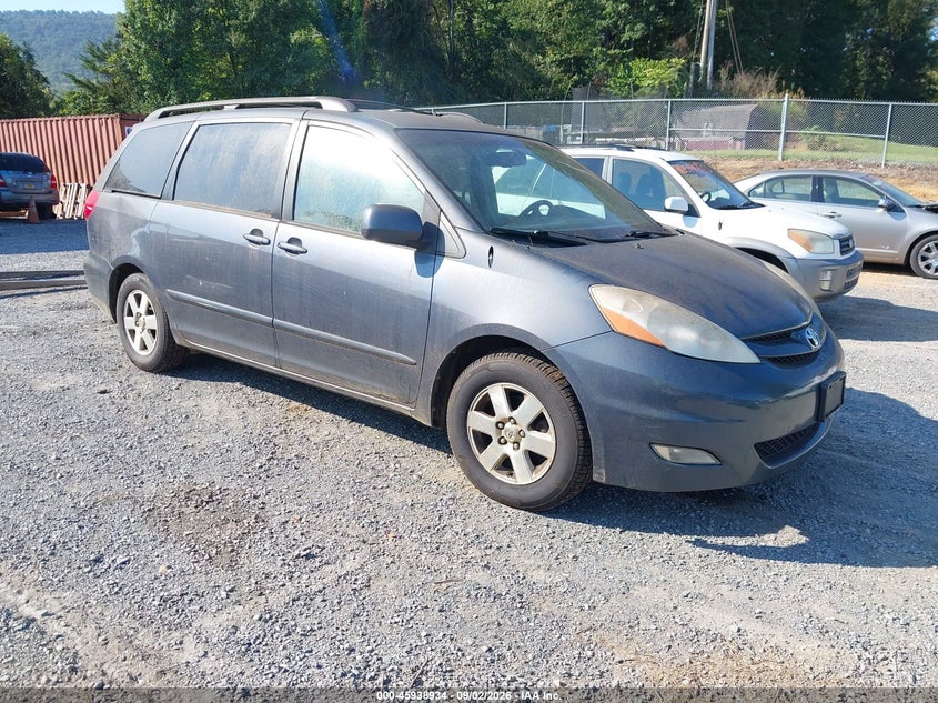 2009 TOYOTA SIENNA auction photo 1