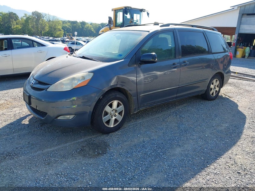 2009 TOYOTA SIENNA auction photo 2