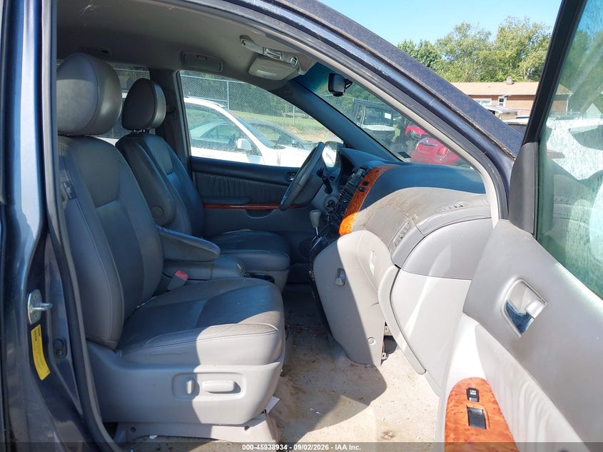 2009 TOYOTA SIENNA auction photo 5