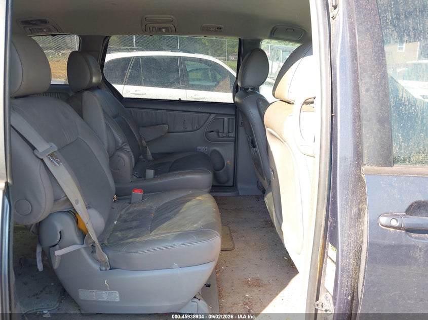 2009 TOYOTA SIENNA auction photo 8