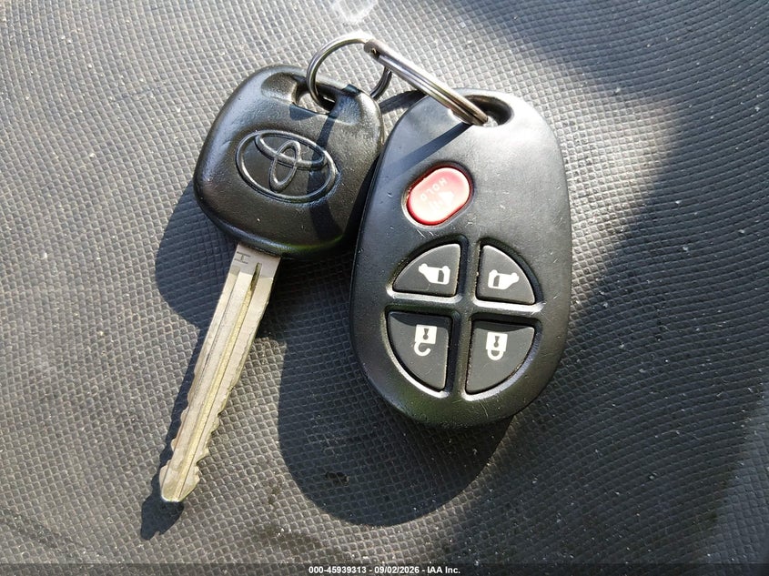 TOYOTA SIENNA - zdjęcie 11