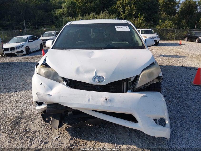 TOYOTA SIENNA - zdjęcie 12