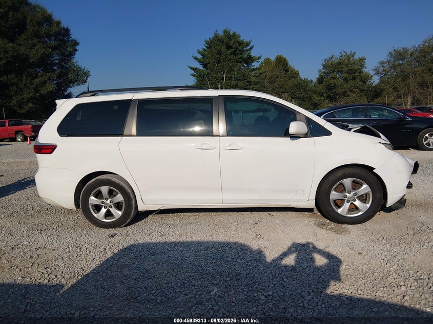 TOYOTA SIENNA - zdjęcie 13