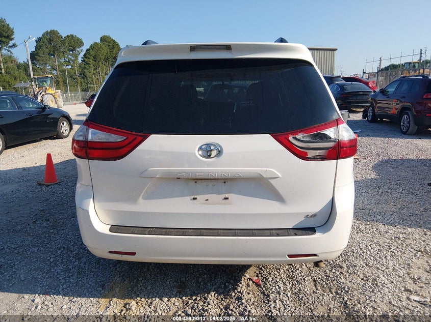 TOYOTA SIENNA - zdjęcie 16