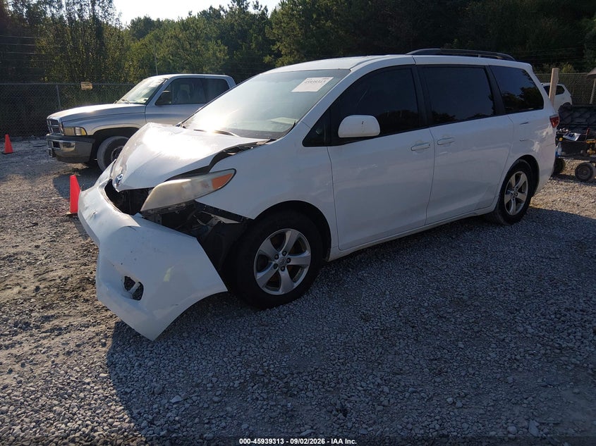 TOYOTA SIENNA - zdjęcie 2