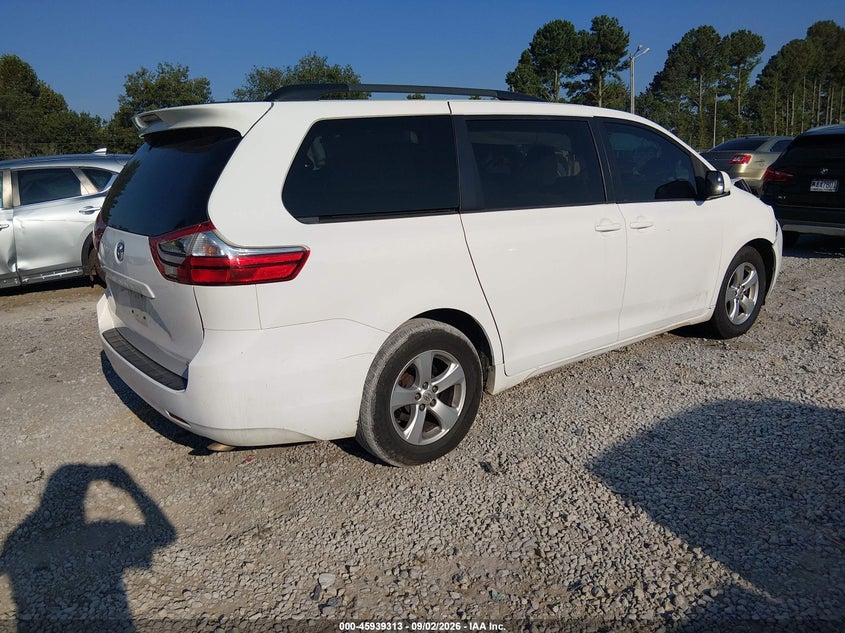 TOYOTA SIENNA - zdjęcie 4