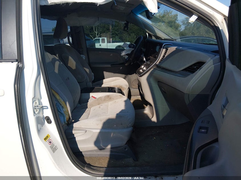 TOYOTA SIENNA - zdjęcie 5