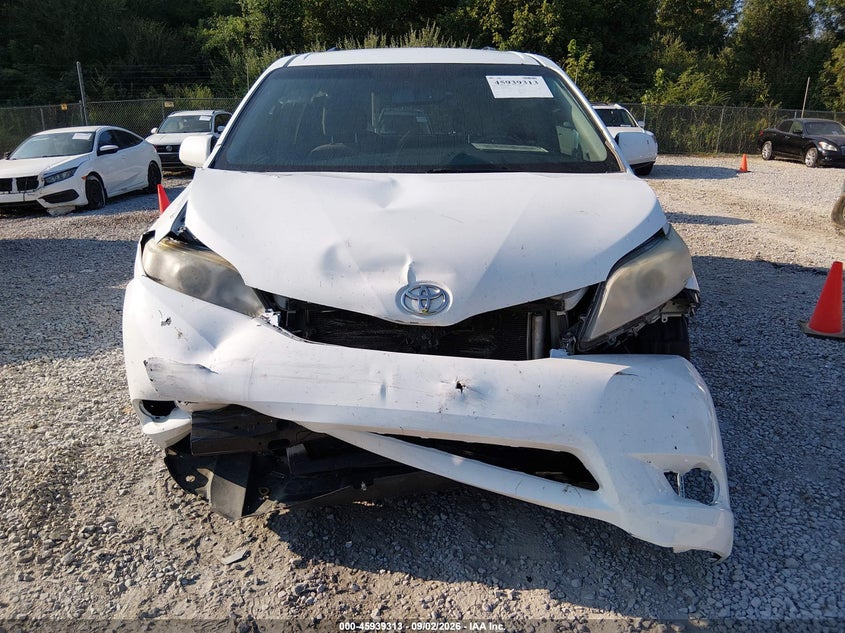 TOYOTA SIENNA - zdjęcie 6