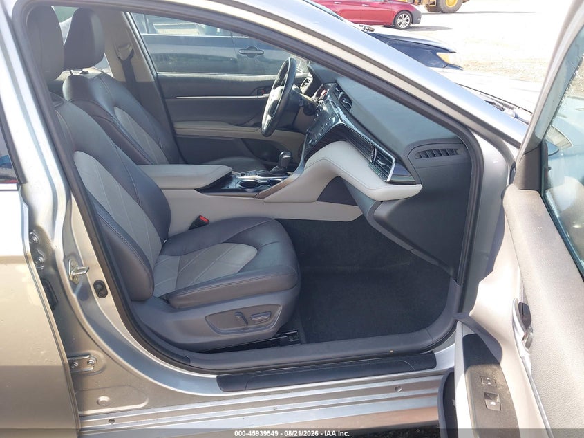 2019 TOYOTA CAMRY auction photo 5