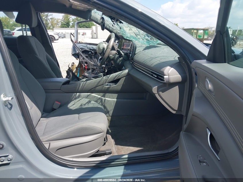 2022 HYUNDAI ELANTRA auction photo 5