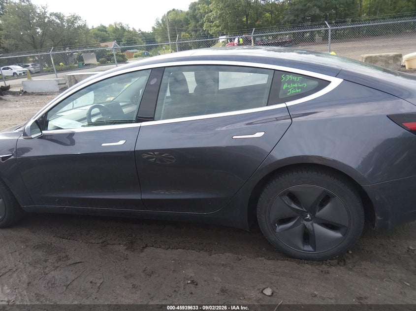 Фото 14 - TESLA MODEL 3