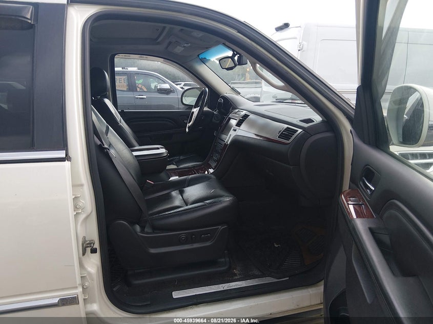 2012 CADILLAC ESCALADE auction photo 5