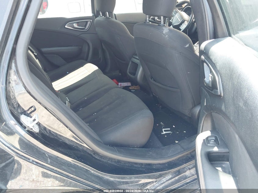 2015 CHRYSLER 200 auction photo 8
