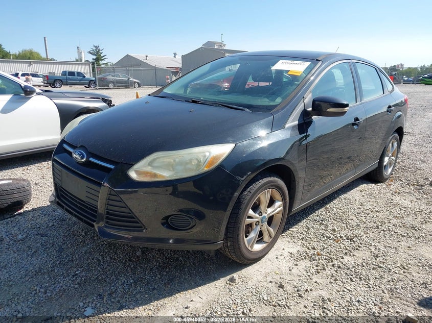 2014 Ford Focus, Right Front, IAAI, VIN 1FADP3F28EL143099 — photo 2