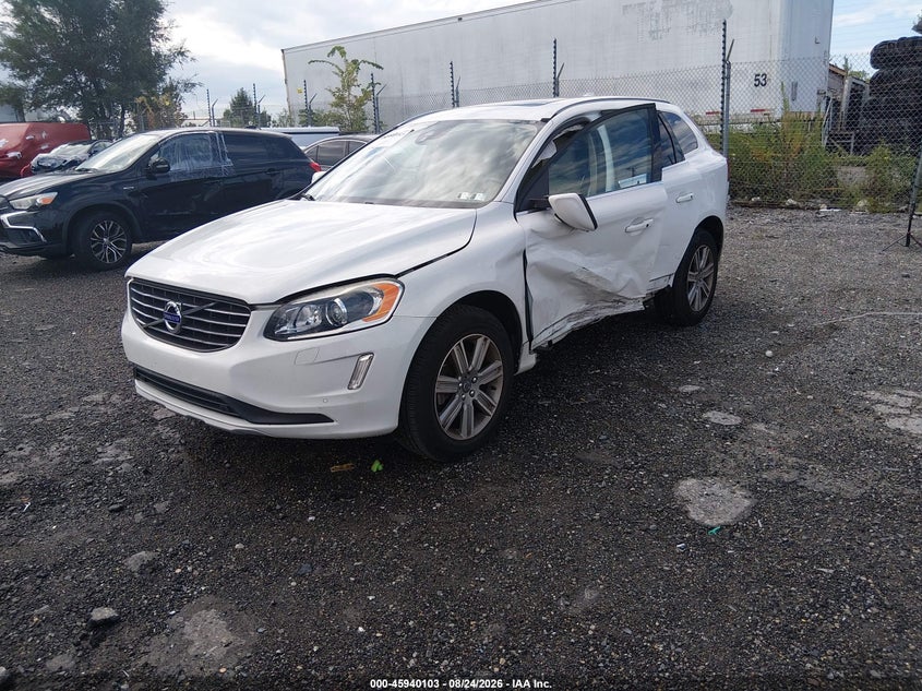 2017 VOLVO XC60 auction photo 2