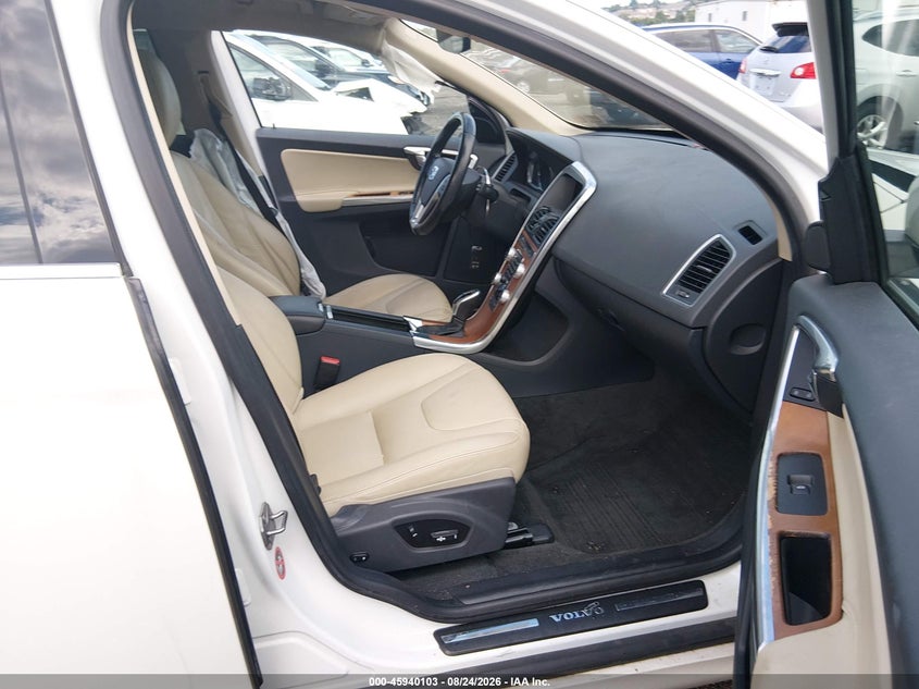 2017 VOLVO XC60 auction photo 5