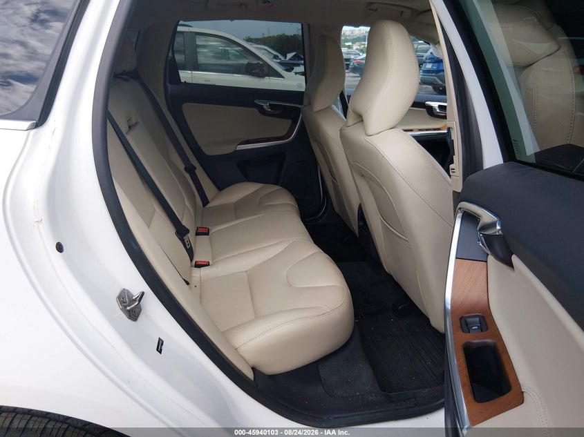 2017 VOLVO XC60 auction photo 8