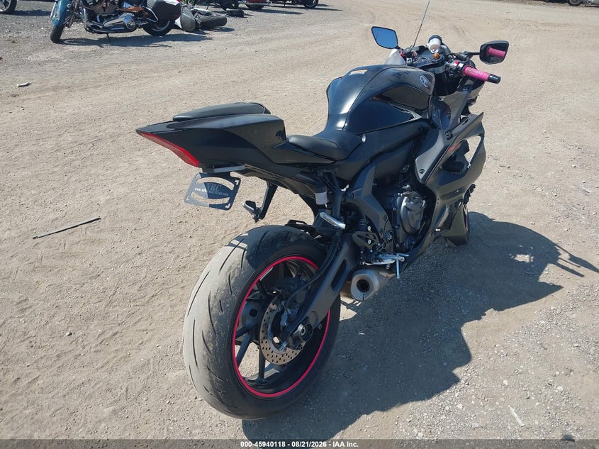 YAMAHA YZFR7 2025
