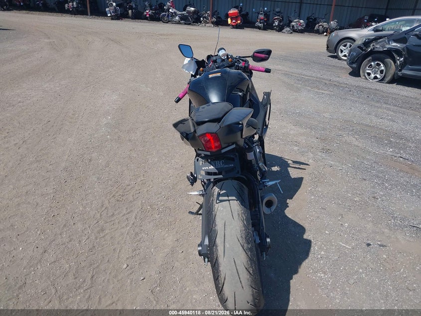 YAMAHA YZFR7 2025