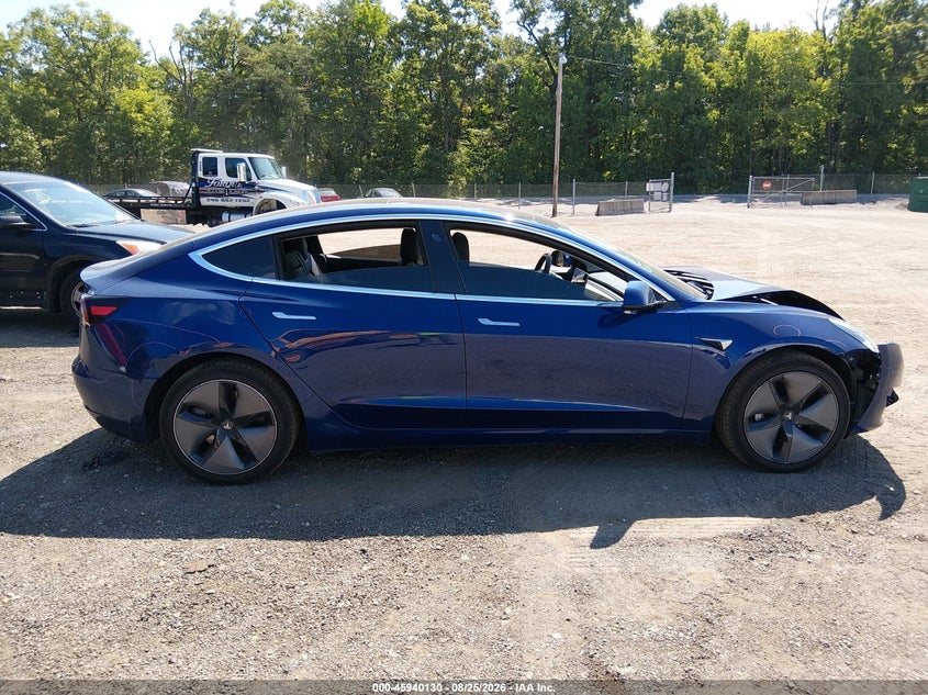 TESLA MODEL 3 - zdjęcie 13