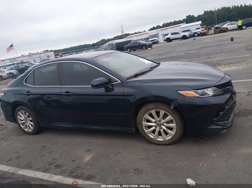 TOYOTA CAMRY - zdjęcie 14