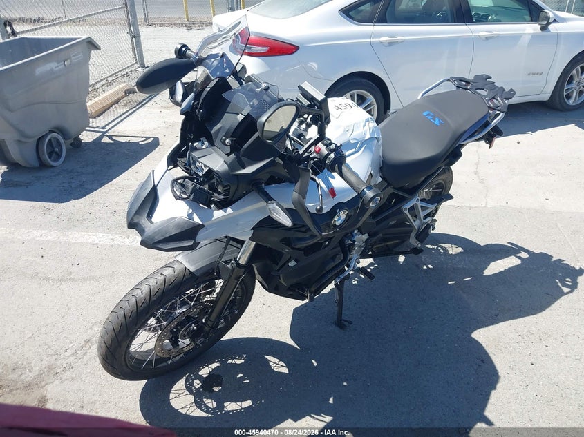 BMW F800 2024
