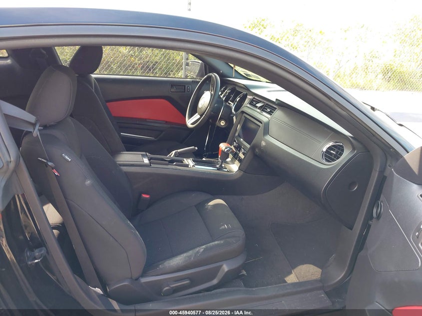 2012 FORD MUSTANG auction photo 5