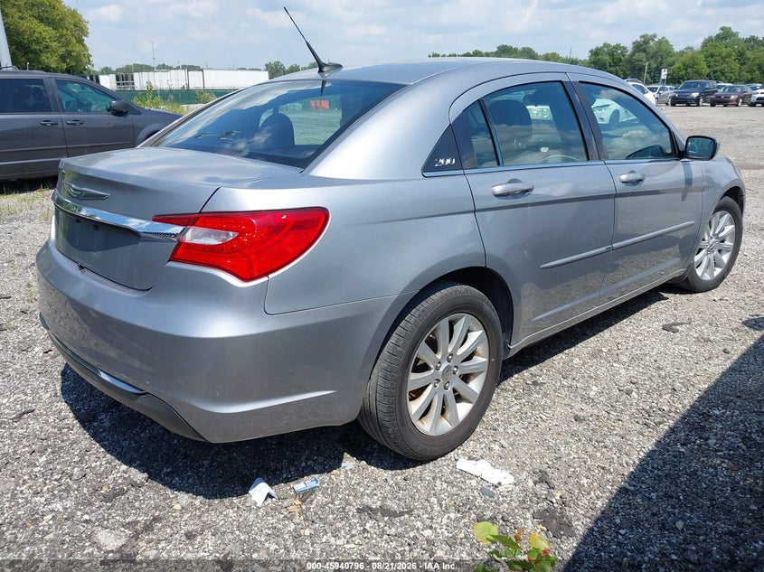2013 CHRYSLER 200 auction photo 4