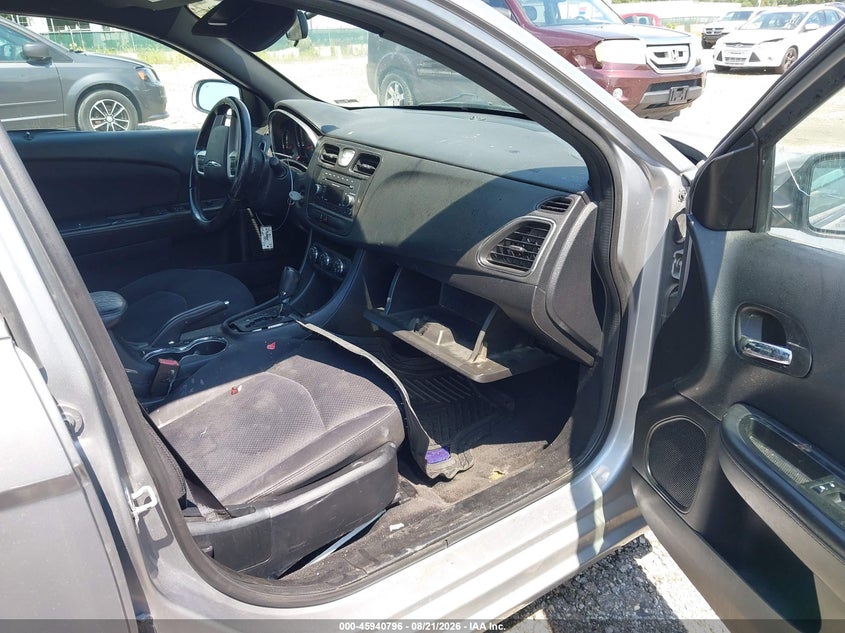 2013 CHRYSLER 200 auction photo 5