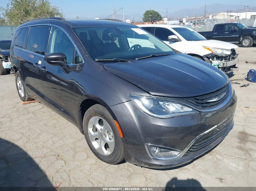 Vin: 2c4rc1l71hr782520, lot: 46440043, chrysler pacifica hybrid premium 2017 img_1