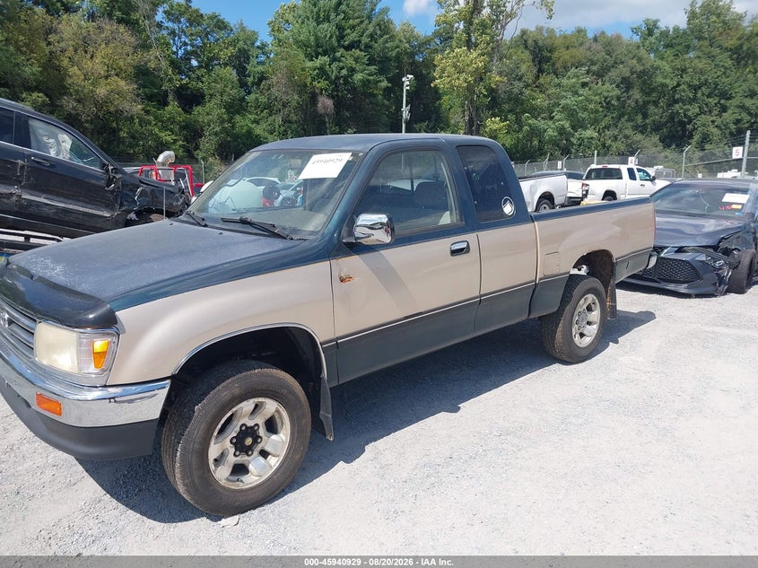 1996 Toyota T100 Xtracab Sr5, Left Side, IAAI, VIN JT4UN24D1T0023898 — photo 2