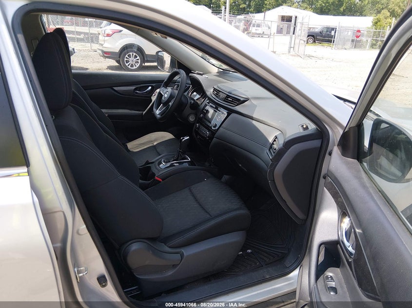 2017 NISSAN ROGUE auction photo 5