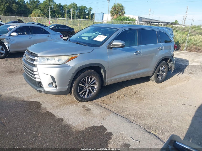 2018 Toyota Highlander, Левый зад, IAAI, VIN 5TDKZRFH3JS533751 — фото 2