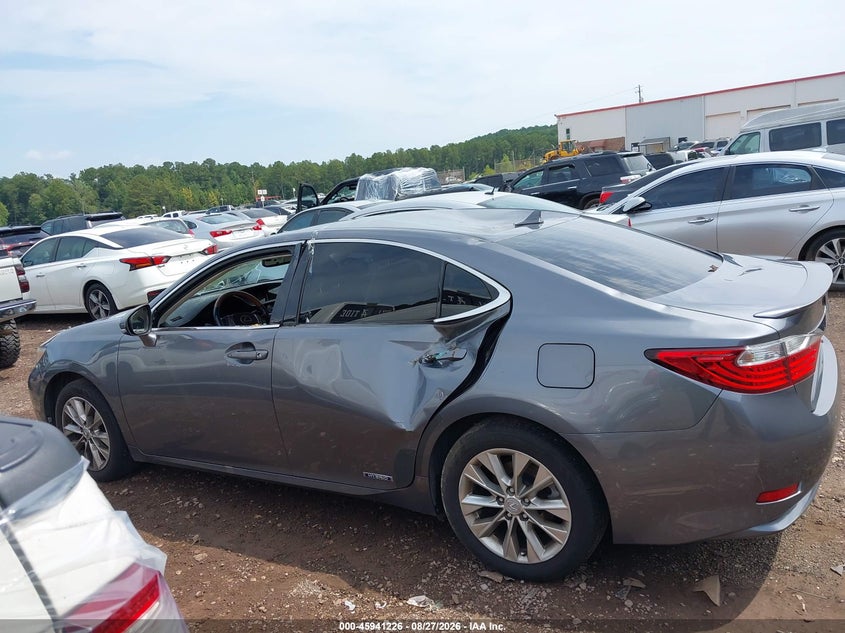 2013 LEXUS ES 300H · Фото 14