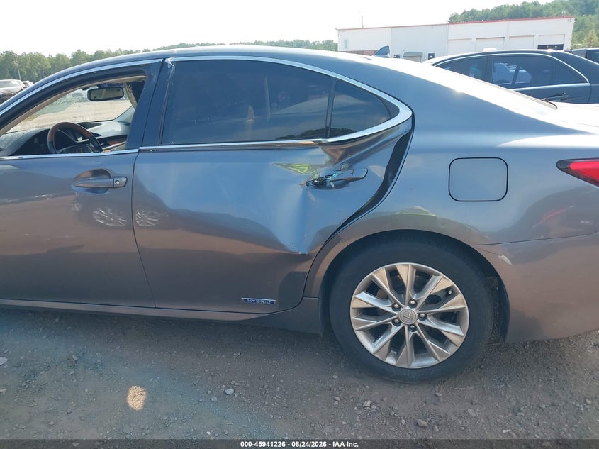 2013 LEXUS ES 300H · Фото 17