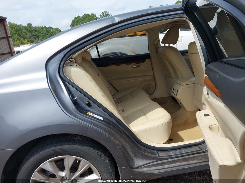 2013 LEXUS ES 300H · Фото 8