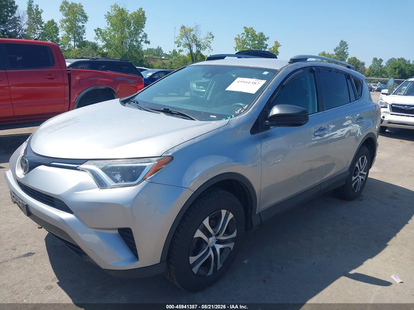 2017 Toyota RAV 4, Град, IAAI, VIN 2T3BFREV9HW659475 — фото 2
