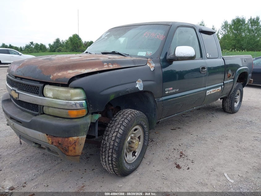 2002 Chevrolet Silverado, Normal Wear & Tear, IAAI, VIN 1GCHK29132E187793 — photo 2
