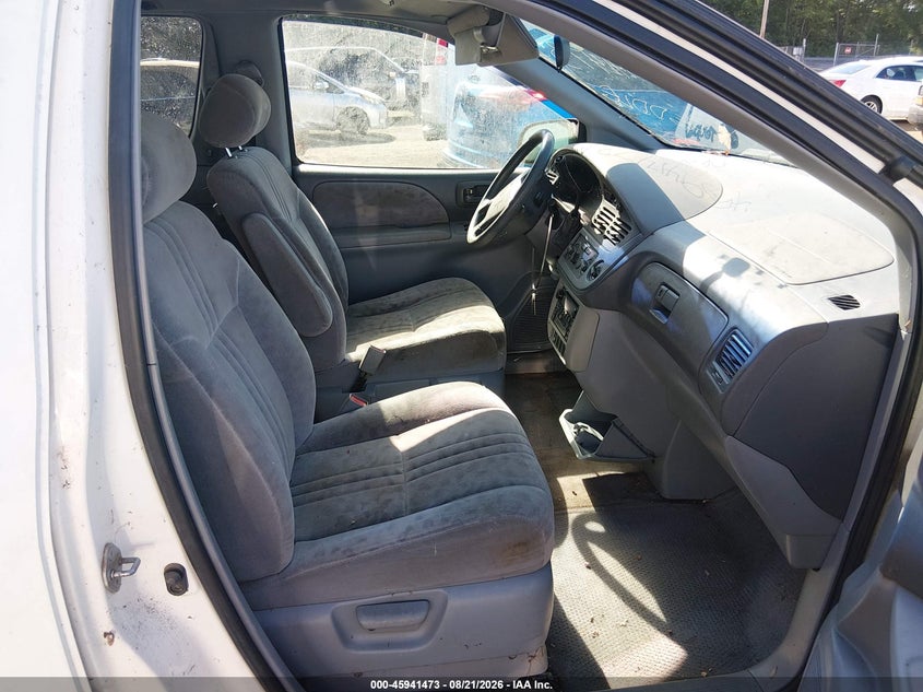 2002 TOYOTA SIENNA auction photo 5