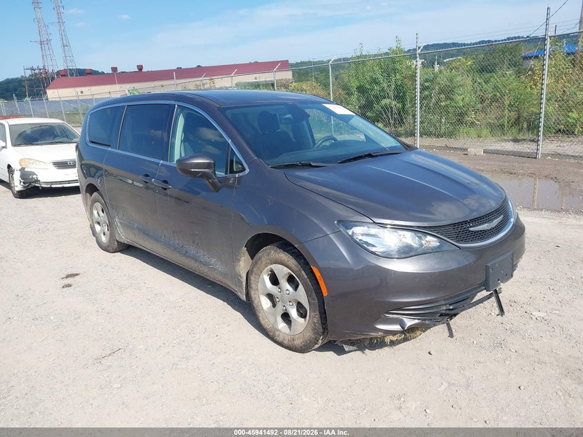 2017 CHRYSLER PACIFICA auction photo 1