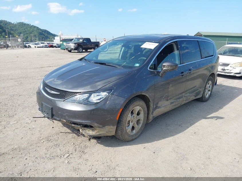 2017 CHRYSLER PACIFICA auction photo 2