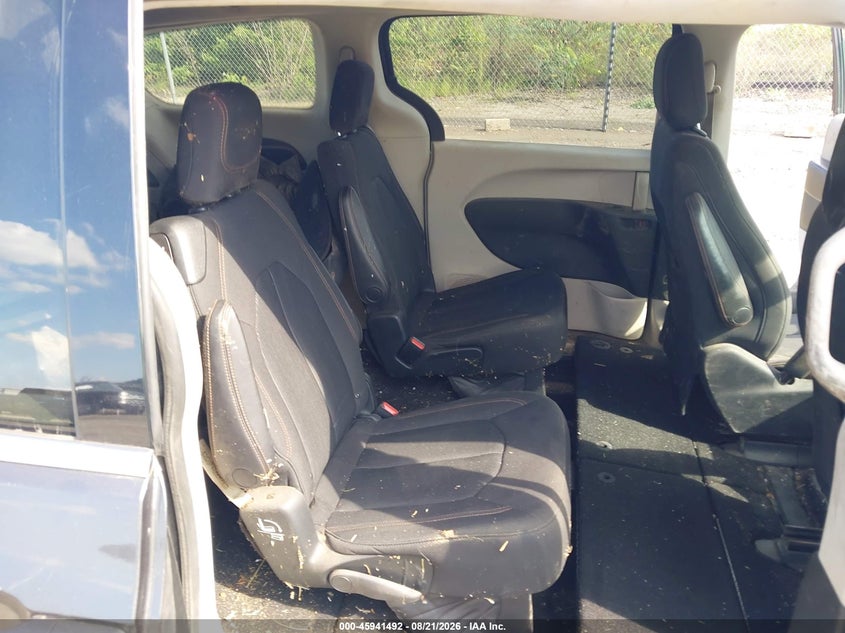 2017 CHRYSLER PACIFICA auction photo 8