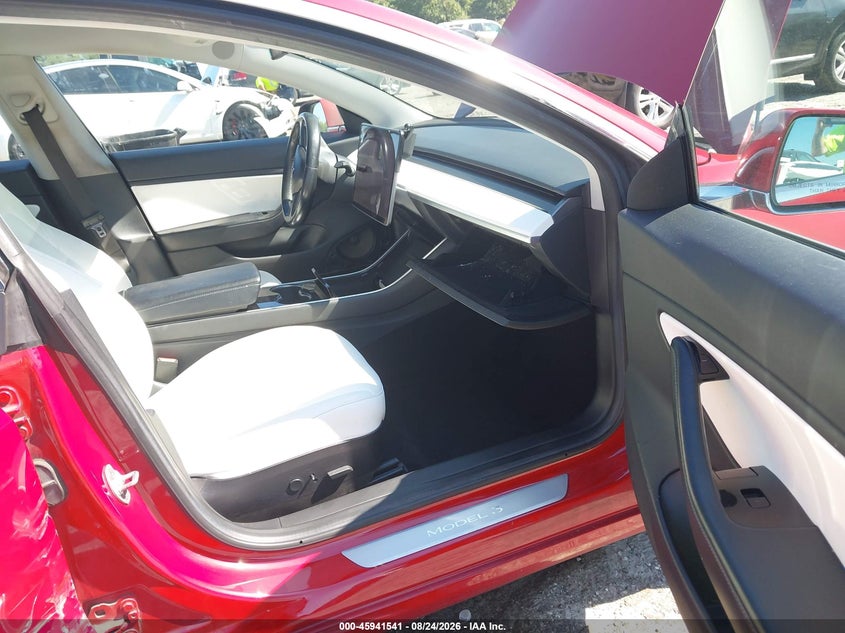 2018 TESLA MODEL 3 auction photo 5