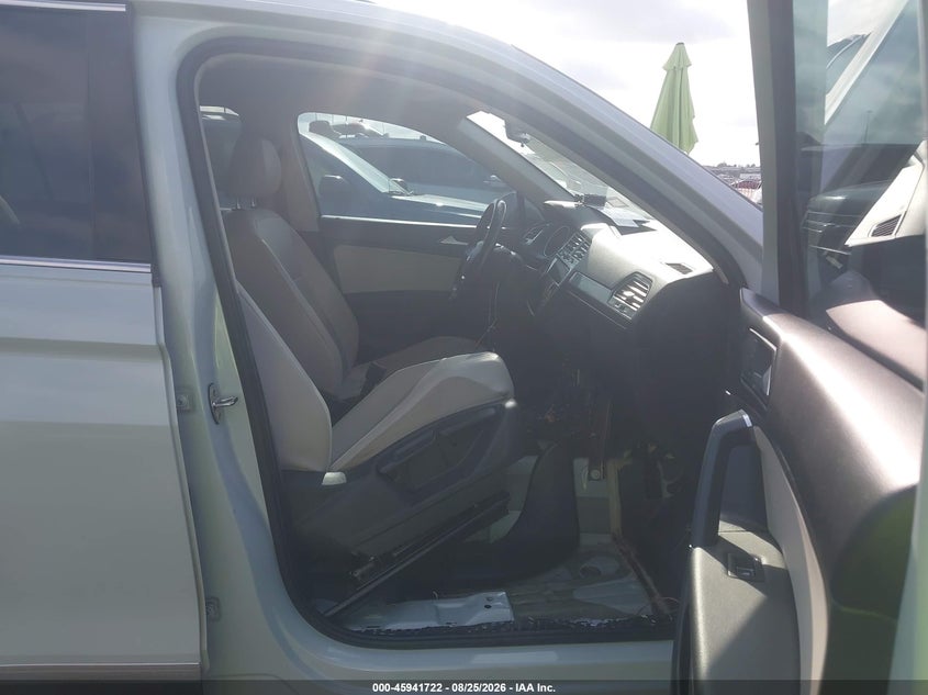 2018 VOLKSWAGEN TIGUAN 2.0T SE/2.0T SEL · Фото 5