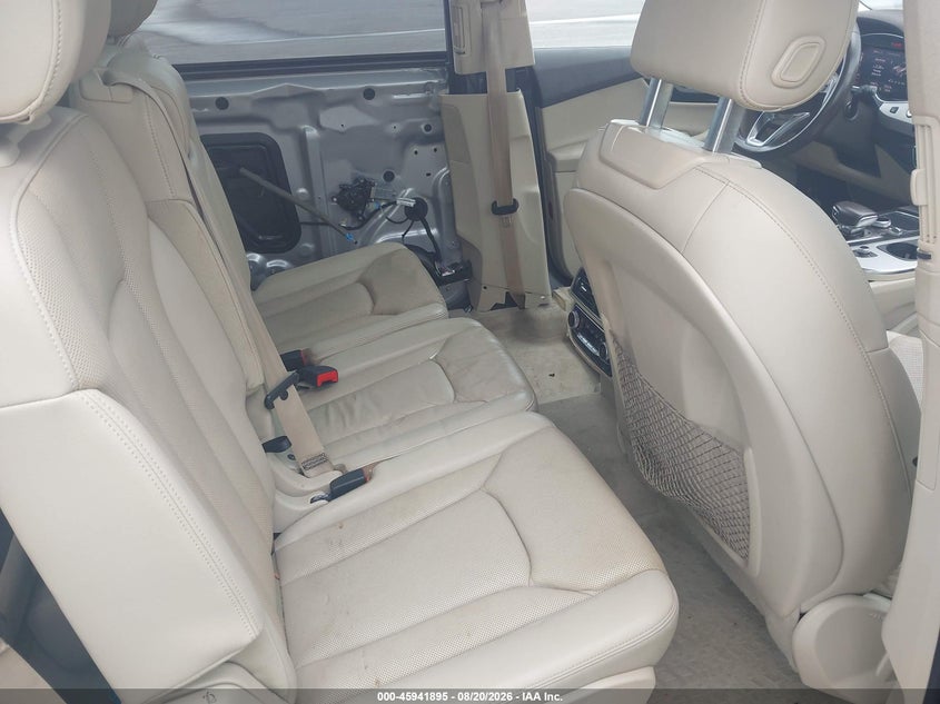 Photo 8 - AUDI Q7