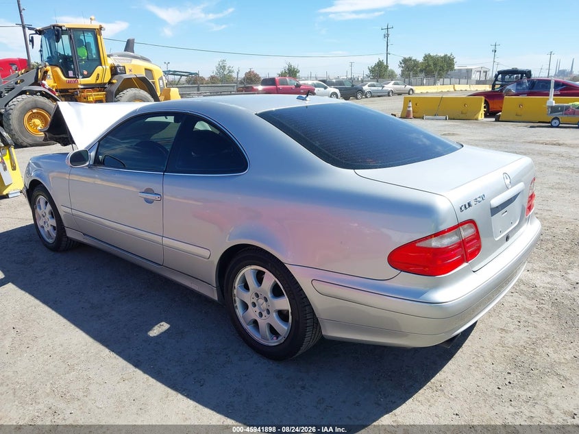 2000 MERCEDES-BENZ CLK 320 auction photo 3